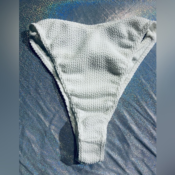 Pretty Little Thing White Crinkle High Leg High Waist Bikini Bottom NWT US 4 UK8 - Picture 2 of 6